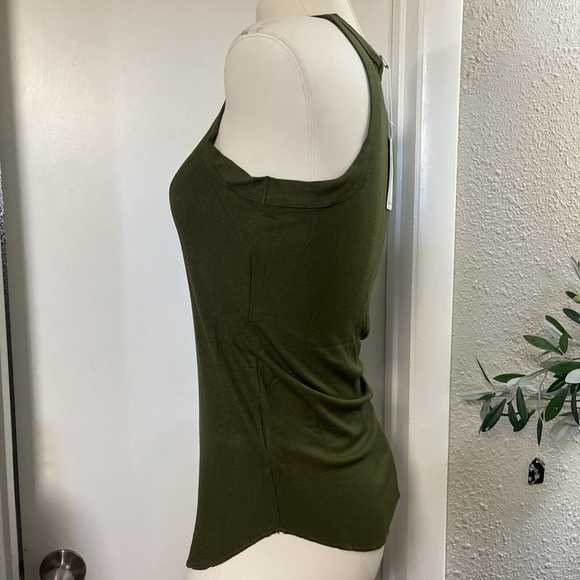 NWT Women’s Medium Green Tank Top Soft NWT By Nostalgia - Picture 10 of 13